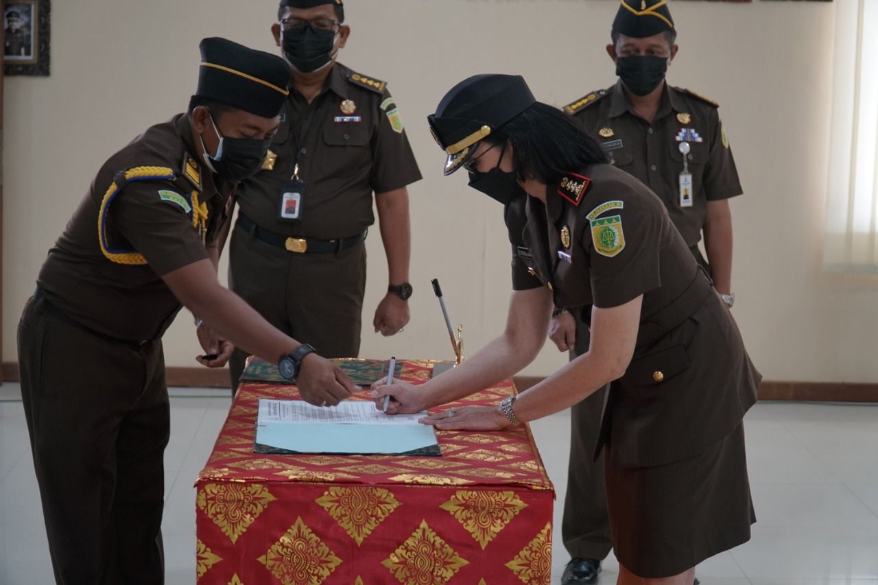 podiumnews.com-Kejati Bali Lantik Tiga Orang Pejabat Esilon III