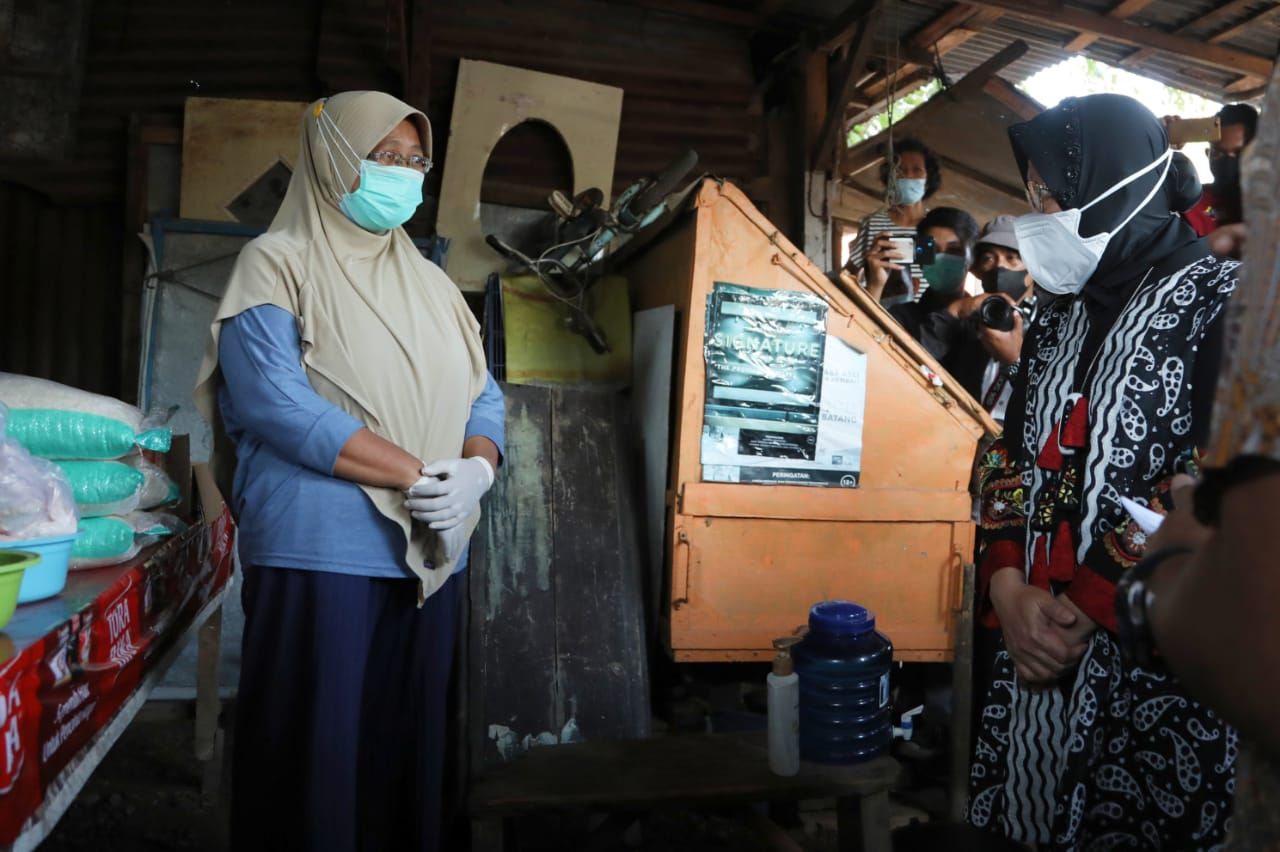 podiumnews.com-Risma Sikapi Serius Kasus Oknum ‘Nakal’ Penyalur Bansos