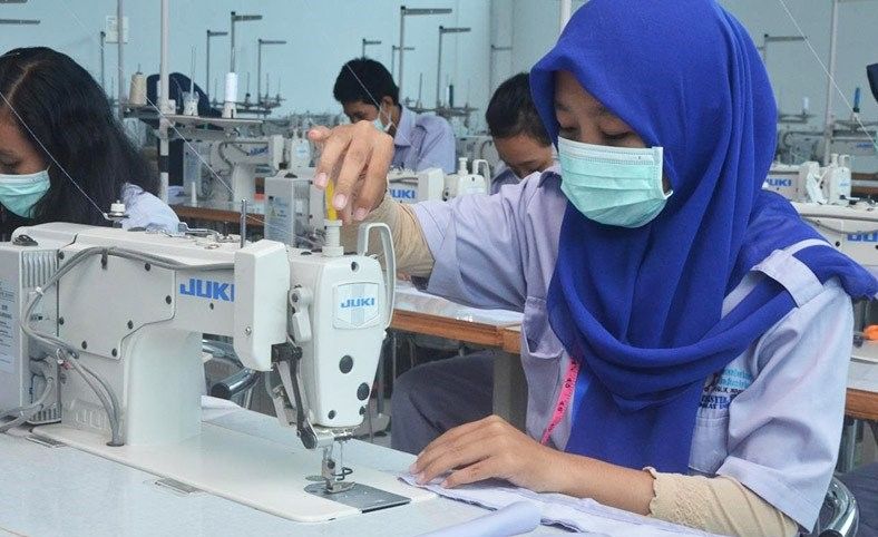 podiumnews.com-Kadin Sebut Industri Tekstil Masih Gagap Tekuni Pembuatan APD