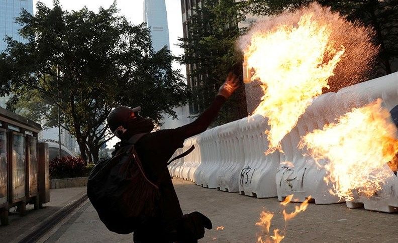 podiumnews.com-Polisi Selidiki Pelaku Pelemparan Bom Molotov Kantor PDIP Bogor