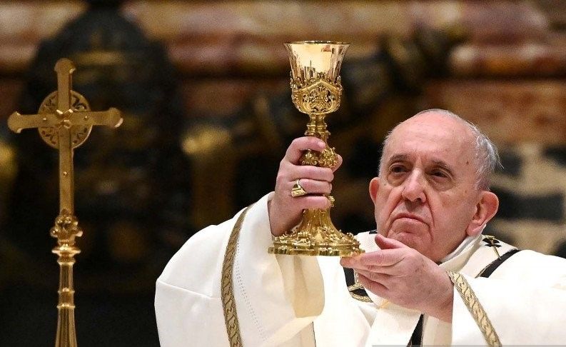 podiumnews.com-Pesan Natal Paus Fransiskus Minta Negara-Negara Berbagi Vaksin