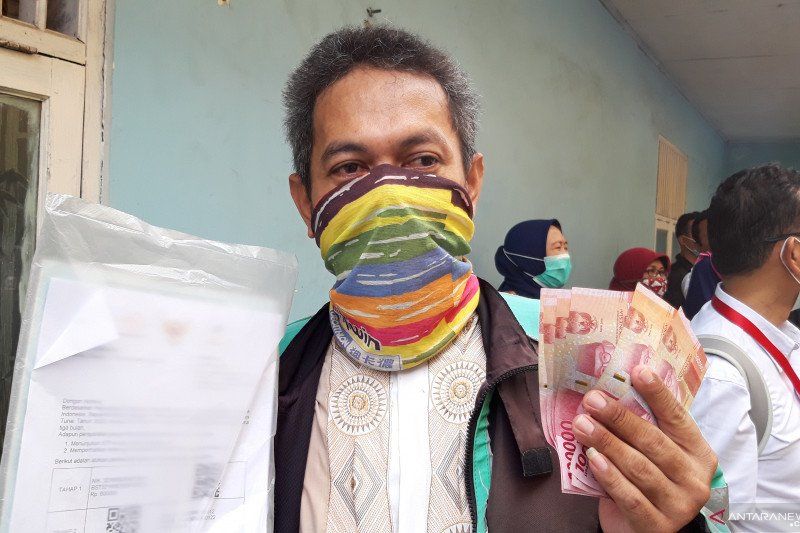 podiumnews.com-Presiden Jokowi Larang Dana Bansos Untuk Beli Rokok