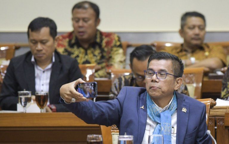 podiumnews.com-Anggota Komisi Hukum DPR Respons Penahanan Pengacara Anita Kolopaking