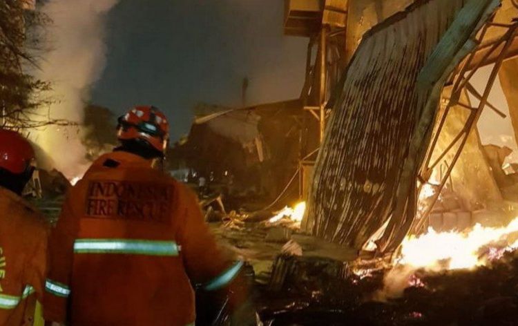podiumnews.com-Kebakaran Pabrik Mebel Cakung Berlangsung 18 Jam