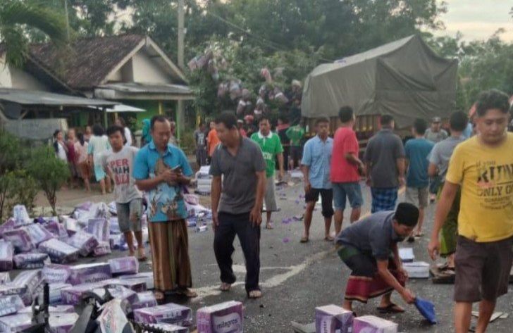 podiumnews.com-Polisi: Lima Korban Meninggal dalam Kecelakaan Maut di Jember