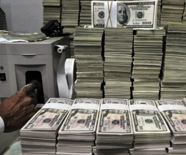 podiumnews.com-Dolar Jatuh ke Terendah 27-Bulan Ketika Saham AS Capai Rekor Tertinggi