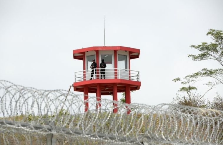 podiumnews.com-Napi Rutan Salemba Produsen Narkoba Digelandang ke Lapas Nusakambangan