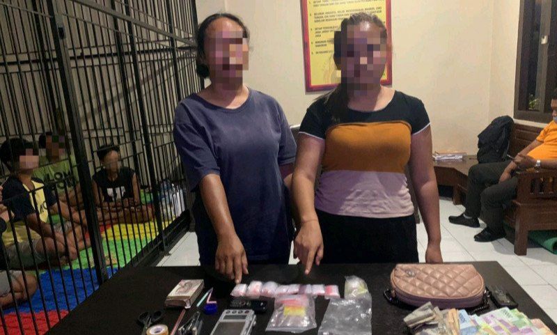podiumnews.com-Polda NTB Tangkap Dua Ibu Rumah Tangga Miliki 76 Paket Sabu-sabu