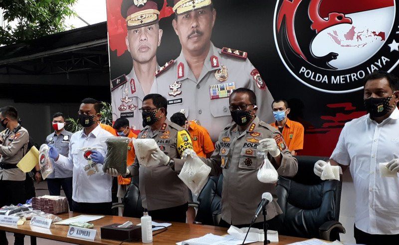 Polres Metro Jakarta Pusat Ringkus Produsen Tembakau Gorila Cair