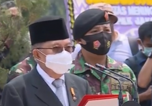 podiumnews.com-Jusuf Kalla Bacakan Apel Persada Pemakaman Jakob Oetama