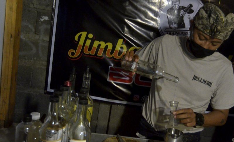 podiumnews.com-Warga Terdampak COVID-19 Ikuti Pasar UMKM di Jimbaran Badung