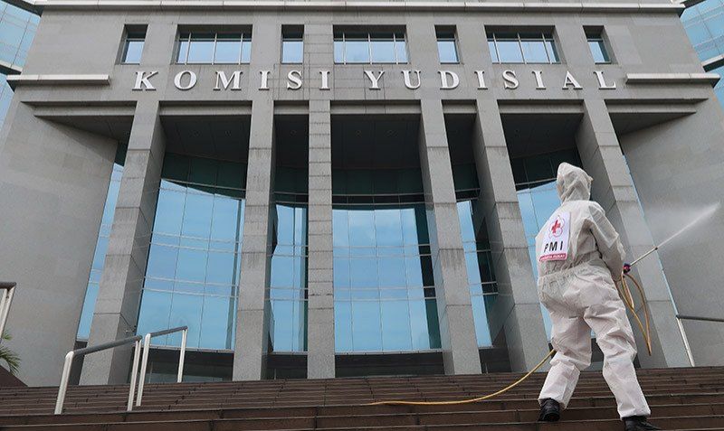 podiumnews.com-Presiden Jokowi Serahkan Tujuh Nama Calon Anggota KY ke DPR