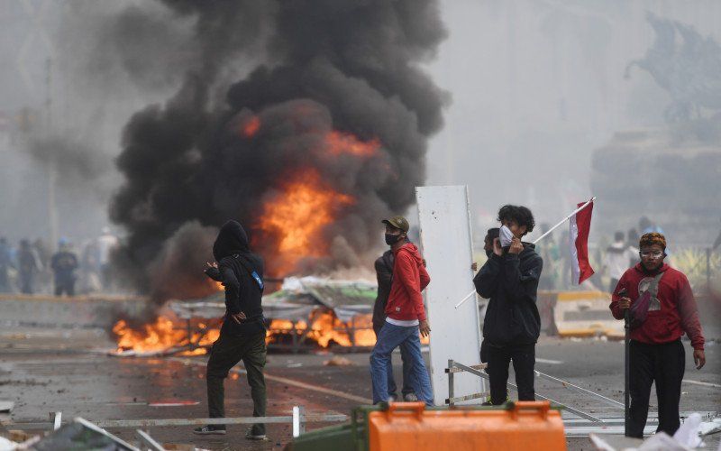 podiumnews.com-Polisi Tangkap Terduga Perusuh pada Aksi di Istana Merdeka