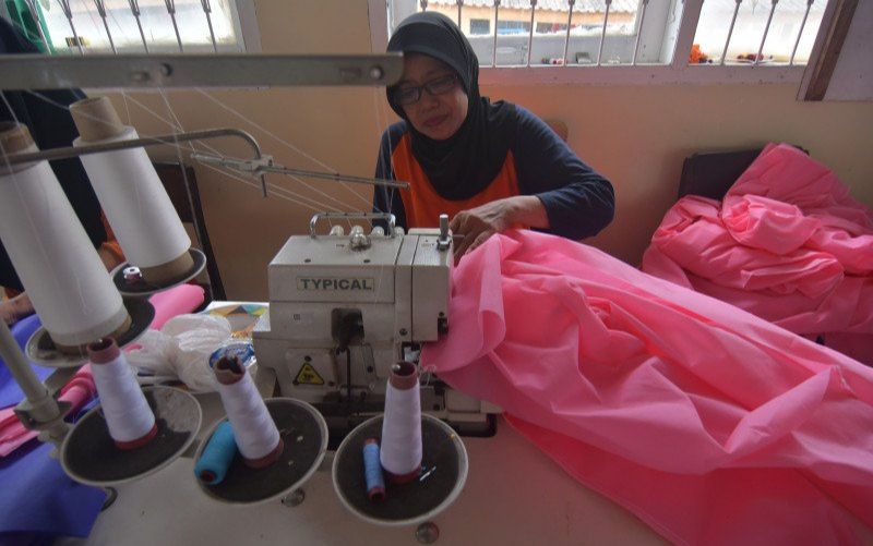 Pemerintah Jokowi-Ma'ruf terus Genjot Produksi APD dalam Negeri