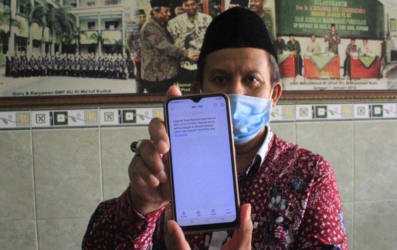 podiumnews.com-Kemendikbud Salurkan Bantuan Kuota Internet Bagi 35,7 Juta Penerima