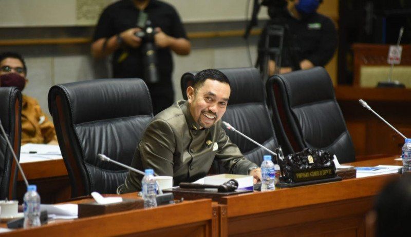 podiumnews.com-DPR RI Ajak Warga Evaluasi Terkait Survei Tren Demokrasi Menurun