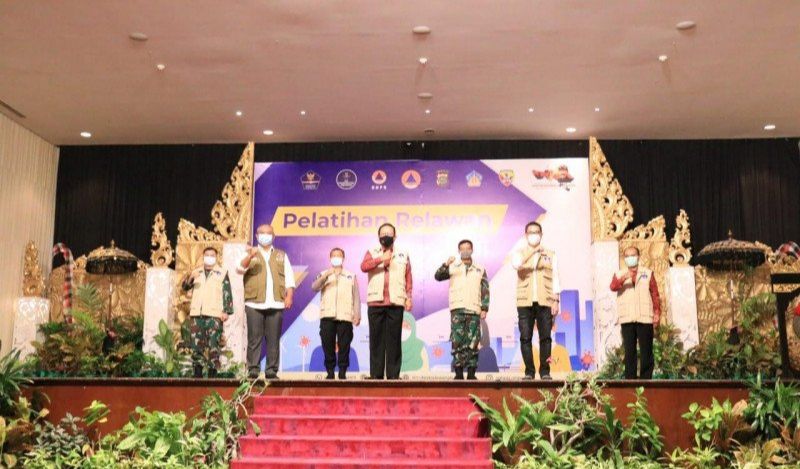 podiumnews.com-Cok Ace: Sukarelawan Lakukan Kerjasama dengan Satgas COVID-19 di Desa