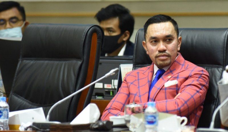 podiumnews.com-Sahroni: Minuman Beralkohol Belum Perlu Diatur dalam UU