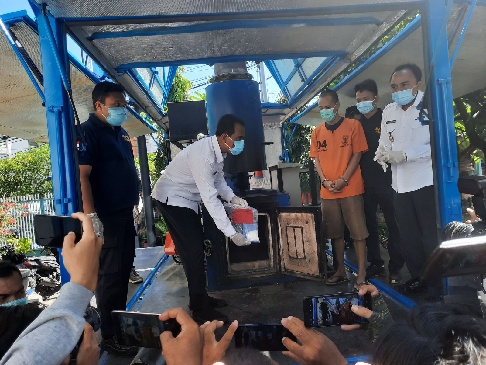 podiumnews.com-BNNP Bali Musnahkan Barang Bukti Narkoba Hasil Tangkapan