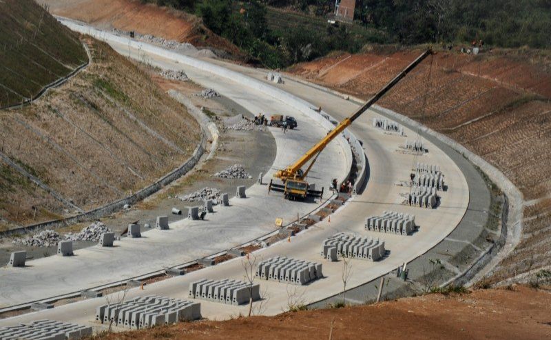 podiumnews.com-Ekonom: UU Cipta Kerja Buat Indonesia Makin Menarik Bagi Investor