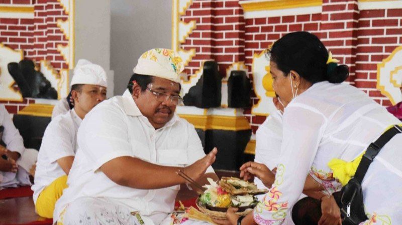 podiumnews.com-COVID-19 Berkurang, Warga Bondalem-Buleleng Adakan Sembahyang Bersama