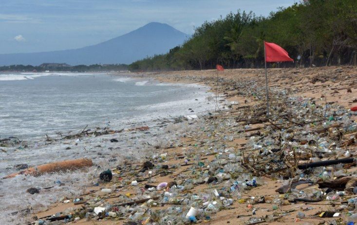 podiumnews.com-30 Ton Sampah Terkumpul di Kawasan Pantai Kuta