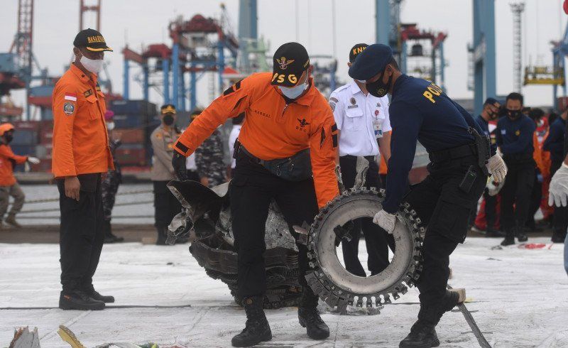 podiumnews.com-Kabaharkam Pantau Langsung Pencarian Korban Pesawat Sriwijaya SJ 182
