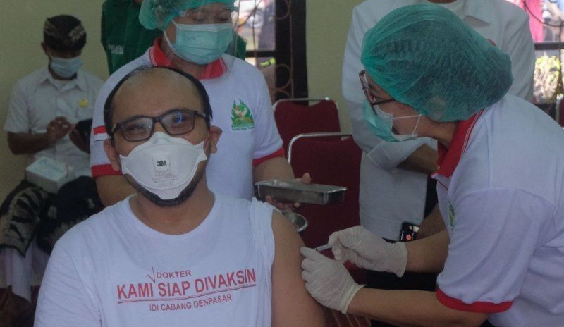 podiumnews.com-Sebanyak 535 Nakes di Kota Denpasar Sudah Vaksinasi COVID-19 
