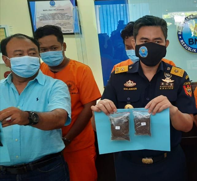 podiumnews.com-Dua Orang Terima Paket Tembakau Gorilla Diamankan BNNP Bali