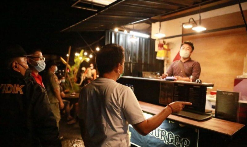 podiumnews.com-Bupati Suwirta Ikuti Sidak Perpanjangan PPKM