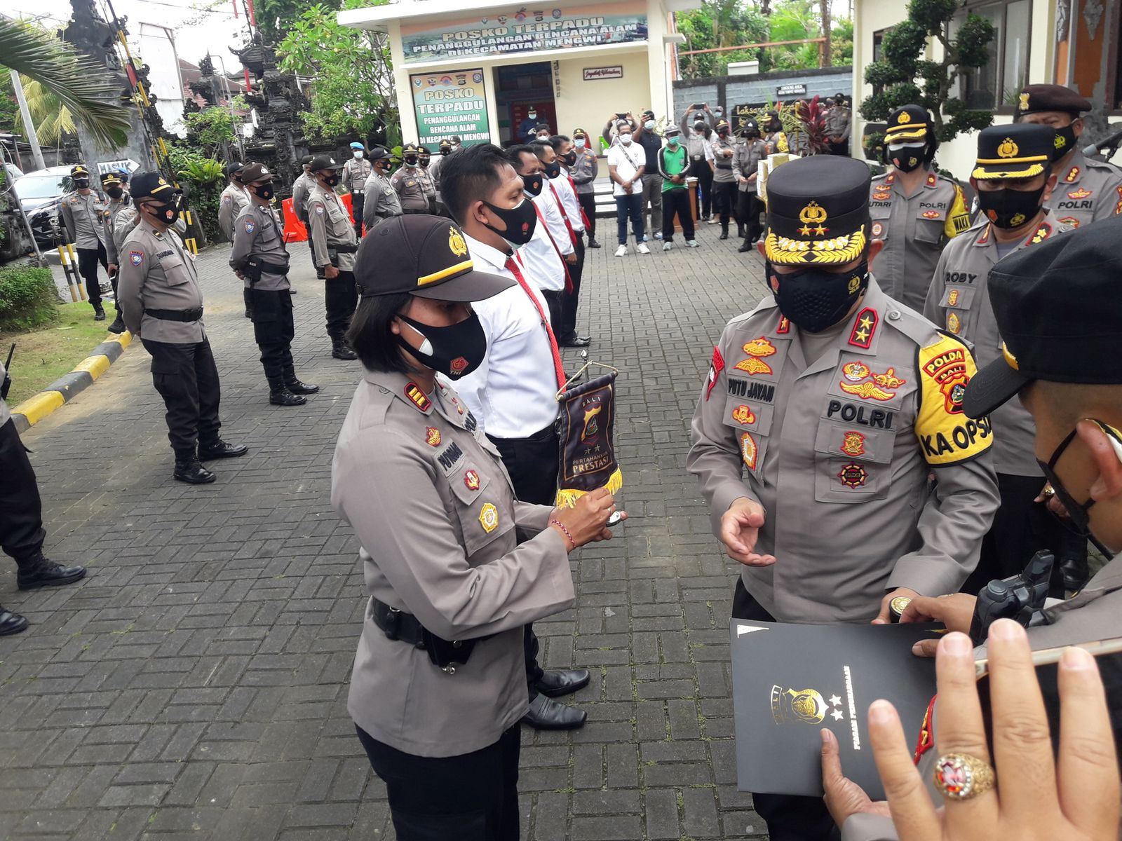 podiumnews.com-Ringkus Anggota Ormas Lakukan Penganiayaan, Polsek Mengwi Dapat Penghargaan