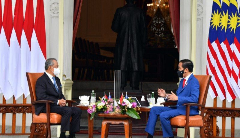 podiumnews.com-Presiden Jokowi dan PM Muhyiddin Melakukan "Veranda Talk"