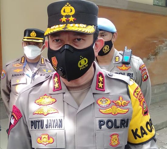 podiumnews.com-Kapolda Bali Dukung SE Gubernur Tentang Penggunaan Kain Endek
