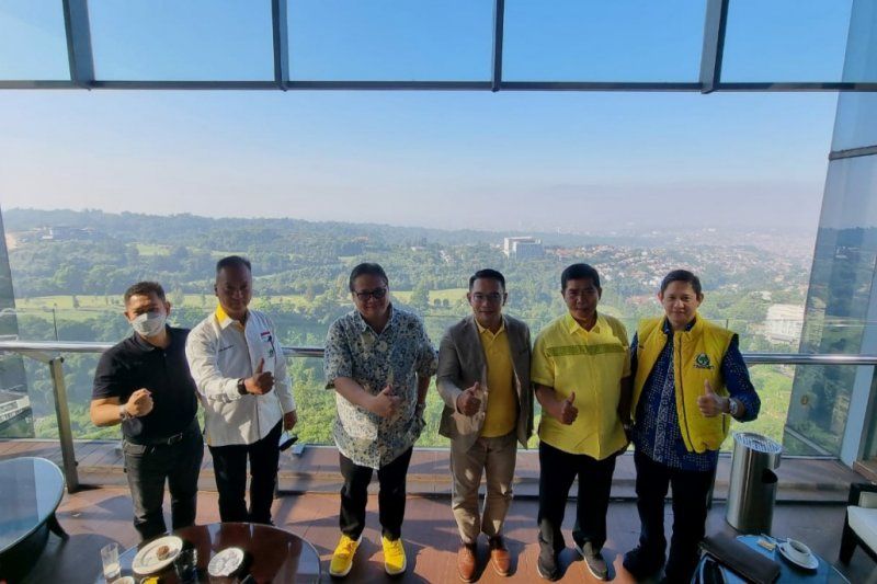 podiumnews.com-Pertemuan Airlangga-Ridwan Kamil Dinilai Tak Bisa Lepas Pemilu 2024