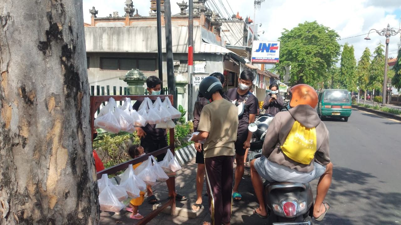 podiumnews.com-Pemuda Persada Nusantara Buka Lapak Gratis Aksi Berbagi di Tengah Krisis