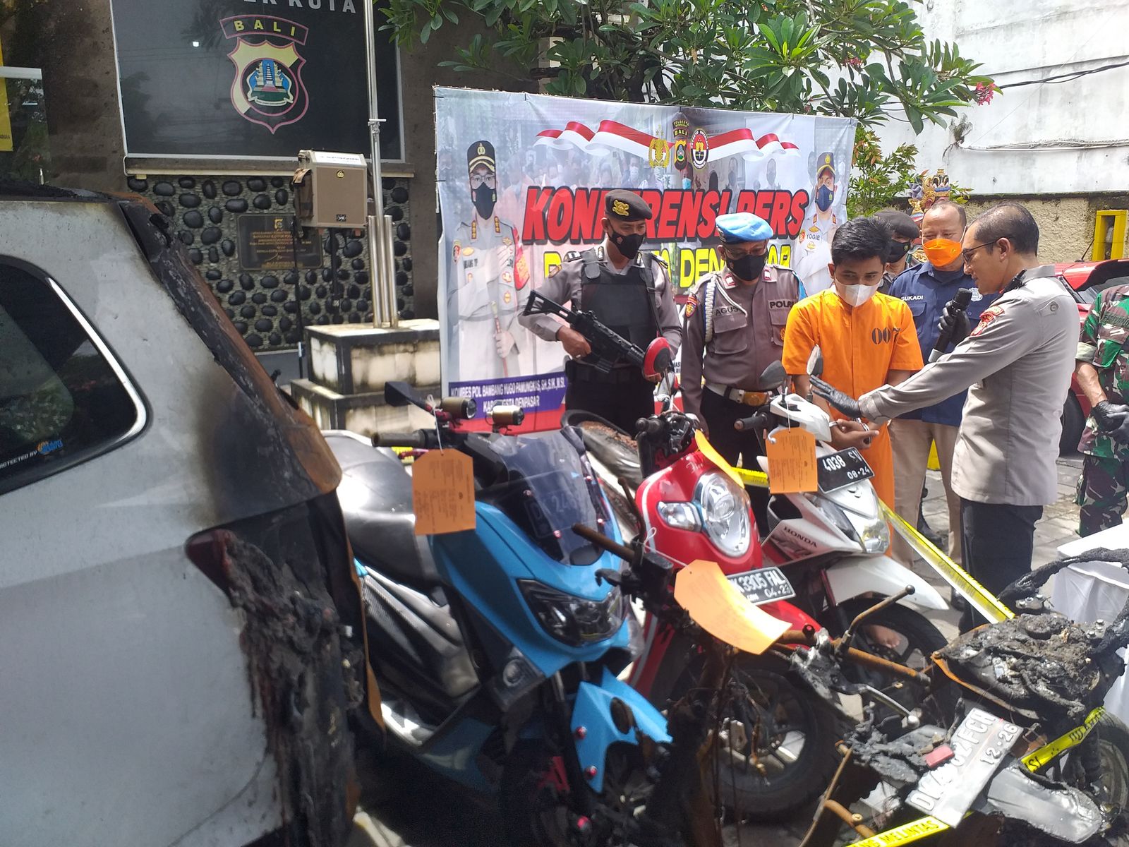 podiumnews.com-Ryan Bakar Sepeda Motor Pria Penggoda Calon Istrinya