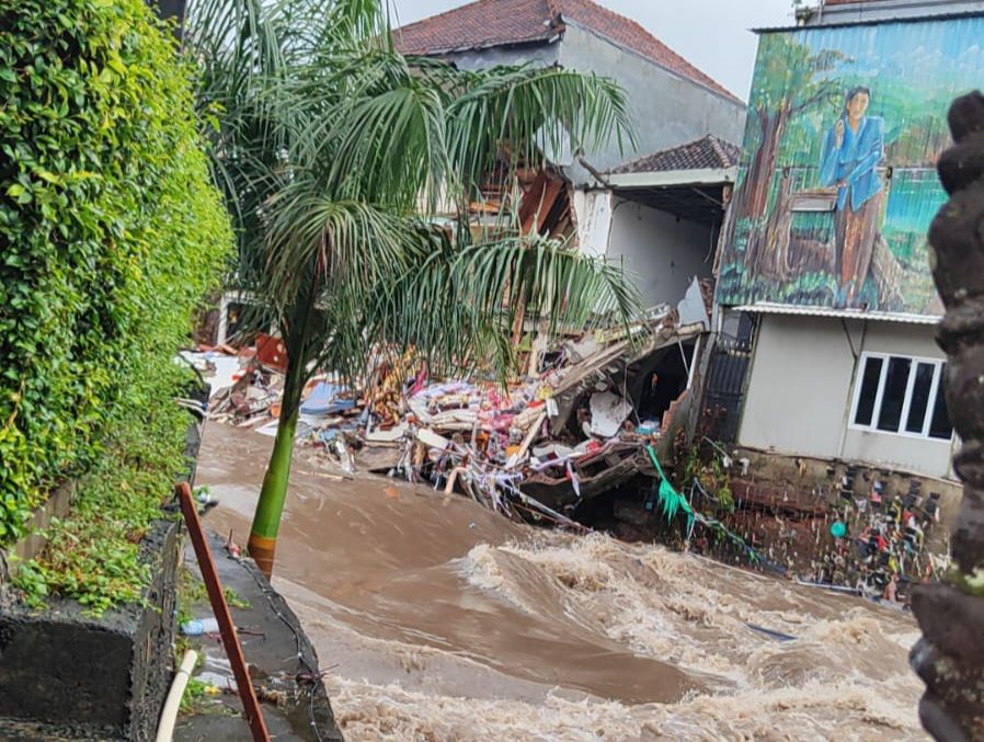Ruko di Denpasar Ambruk Akibat Banjir, 5 Tewas, 2 Hilang