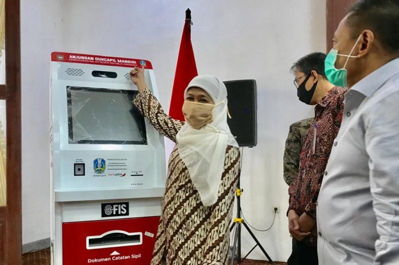 podiumnews.com-Gubernur Jatim Bagikan ADM Percepat Layanan Administrasi Daerah