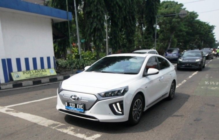 podiumnews.com-Mobil Listrik PLN dalam Uji Coba Menuju Bali