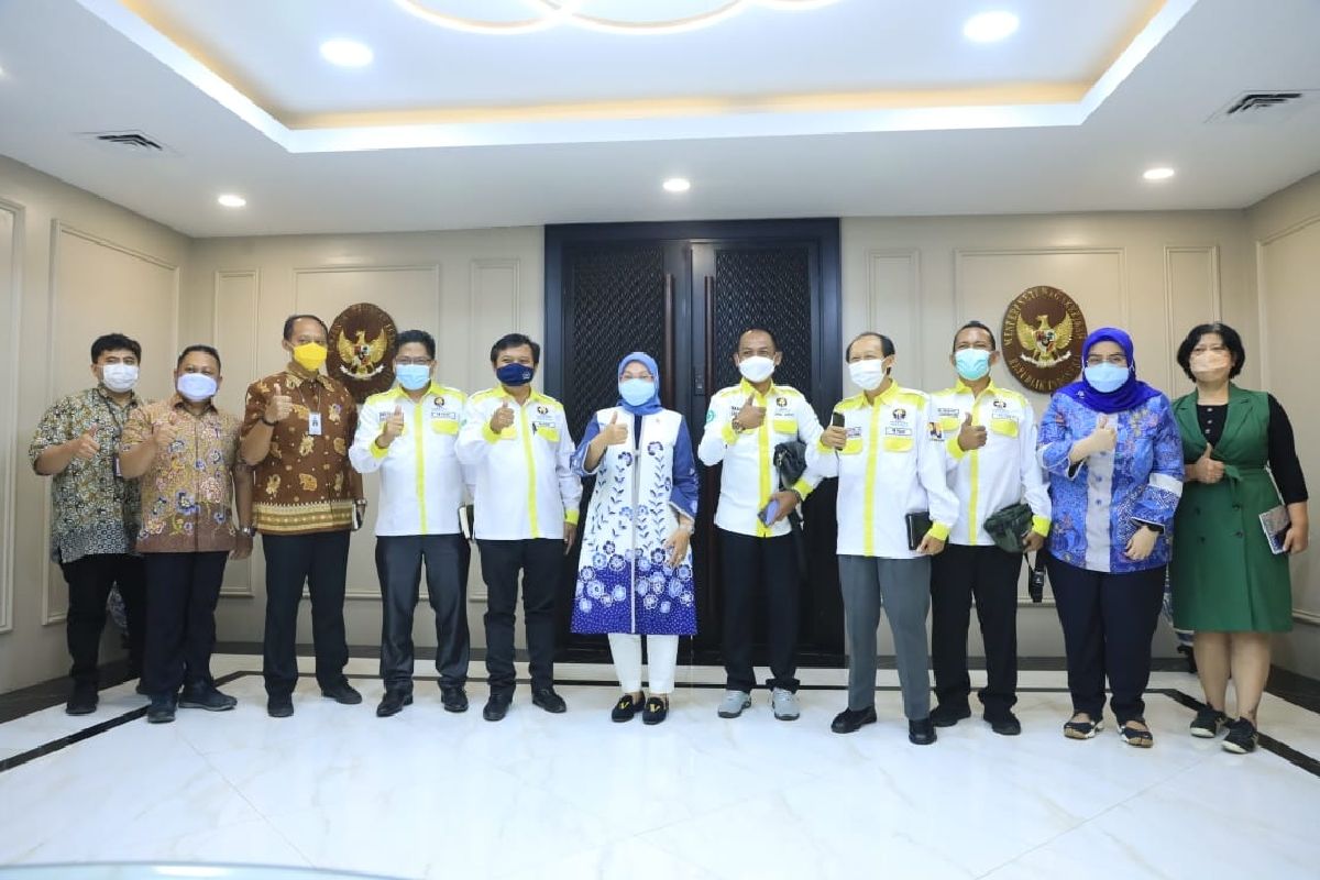 podiumnews.com-Menaker Dukung Tukang Bangunan Tersertifikasi