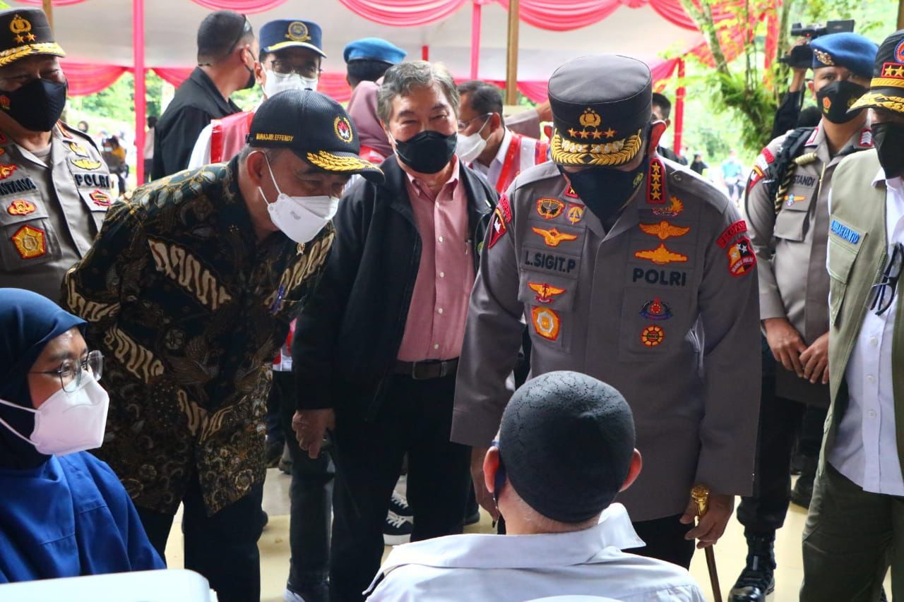 podiumnews.com-Jelang Nataru, Pemerintah Kebut Vaksinasi