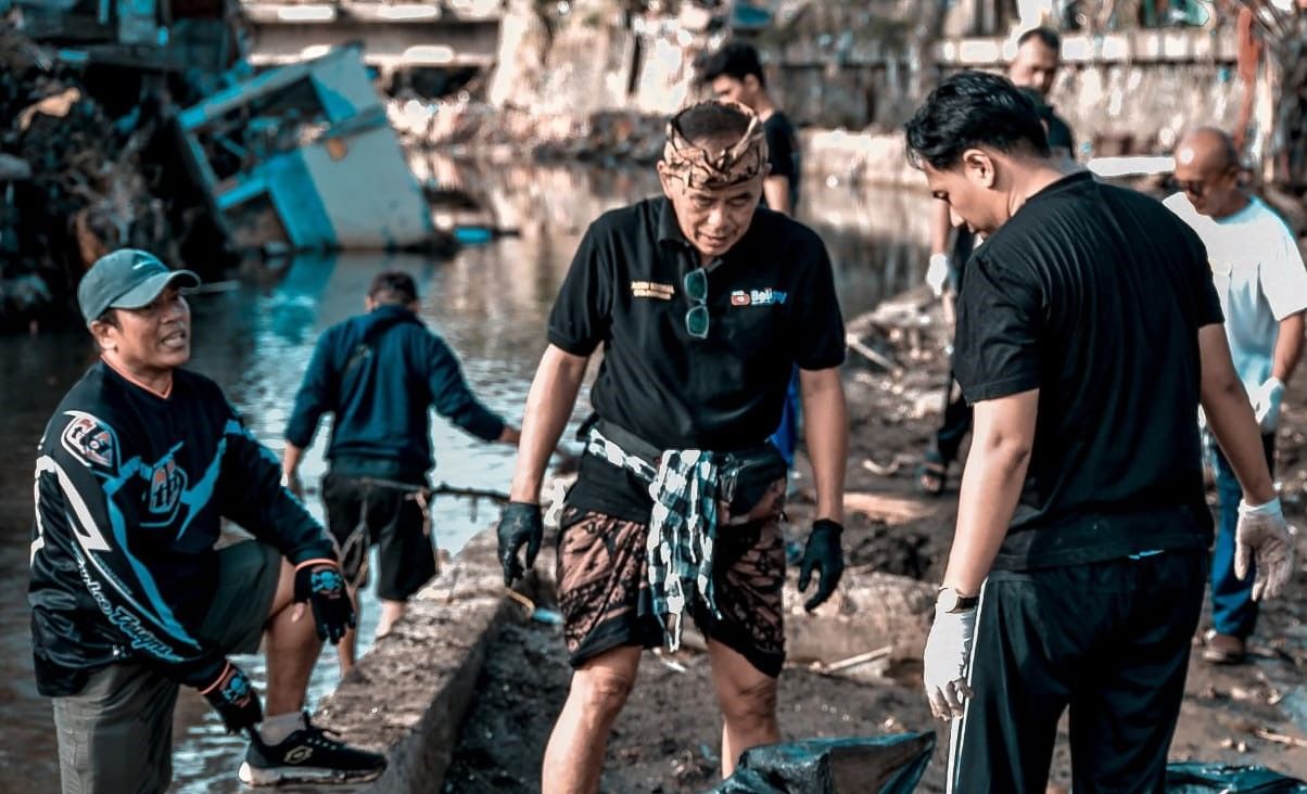 podiumnews.com-Desa Adat Denpasar Gelar Aksi Bersih Pascabanjir, Libatkan 60 Banjar