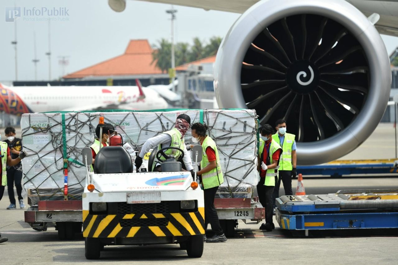 podiumnews.com-Indonesia Kedatangan 3,5 Juta Vaksin Moderna dan 620 Ribu AstraZenecca