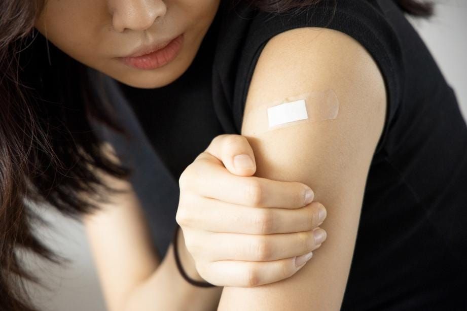 podiumnews.com-Laporan Terbaru CDC Mengenai Efek Samping Vaksin COVID-19