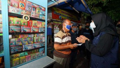 podiumnews.com-Banyuwangi Salurkan Bantuan ke PKL dan Warung Kecil Terimbas PPKM
