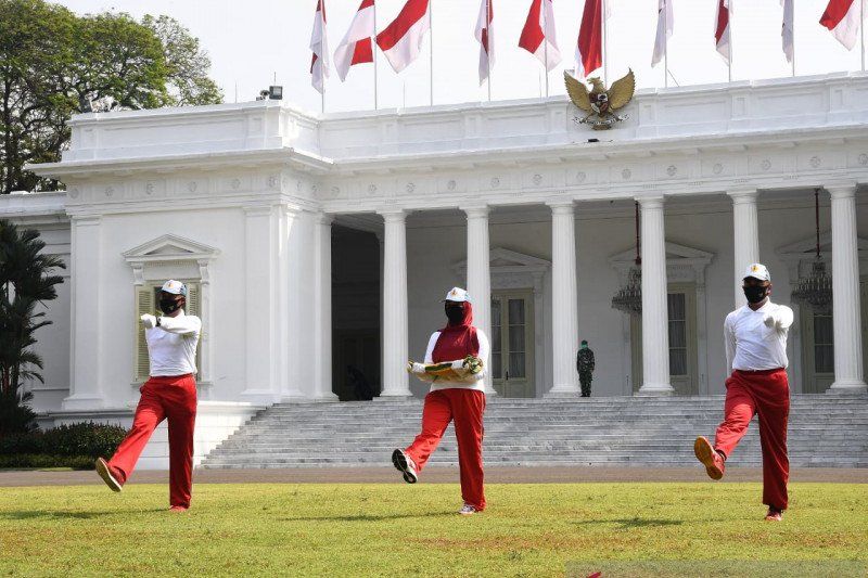 podiumnews.com-Latihan Penaikan Bendera Upacara HUT Ke-75 RI Mulai Digelar di Istana