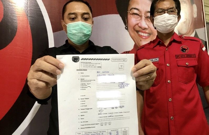 Bacawali Surabaya Eri Cahyadi Urus KTA PDI Perjuangan