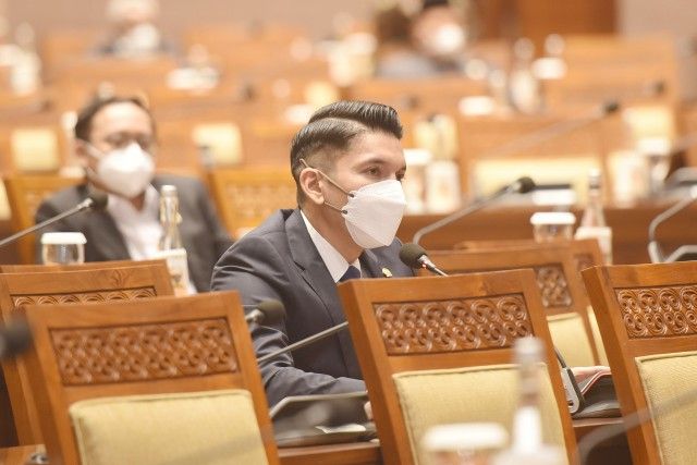 podiumnews.com-Legislator: Harkat Martabat Guru Harus Diangkat