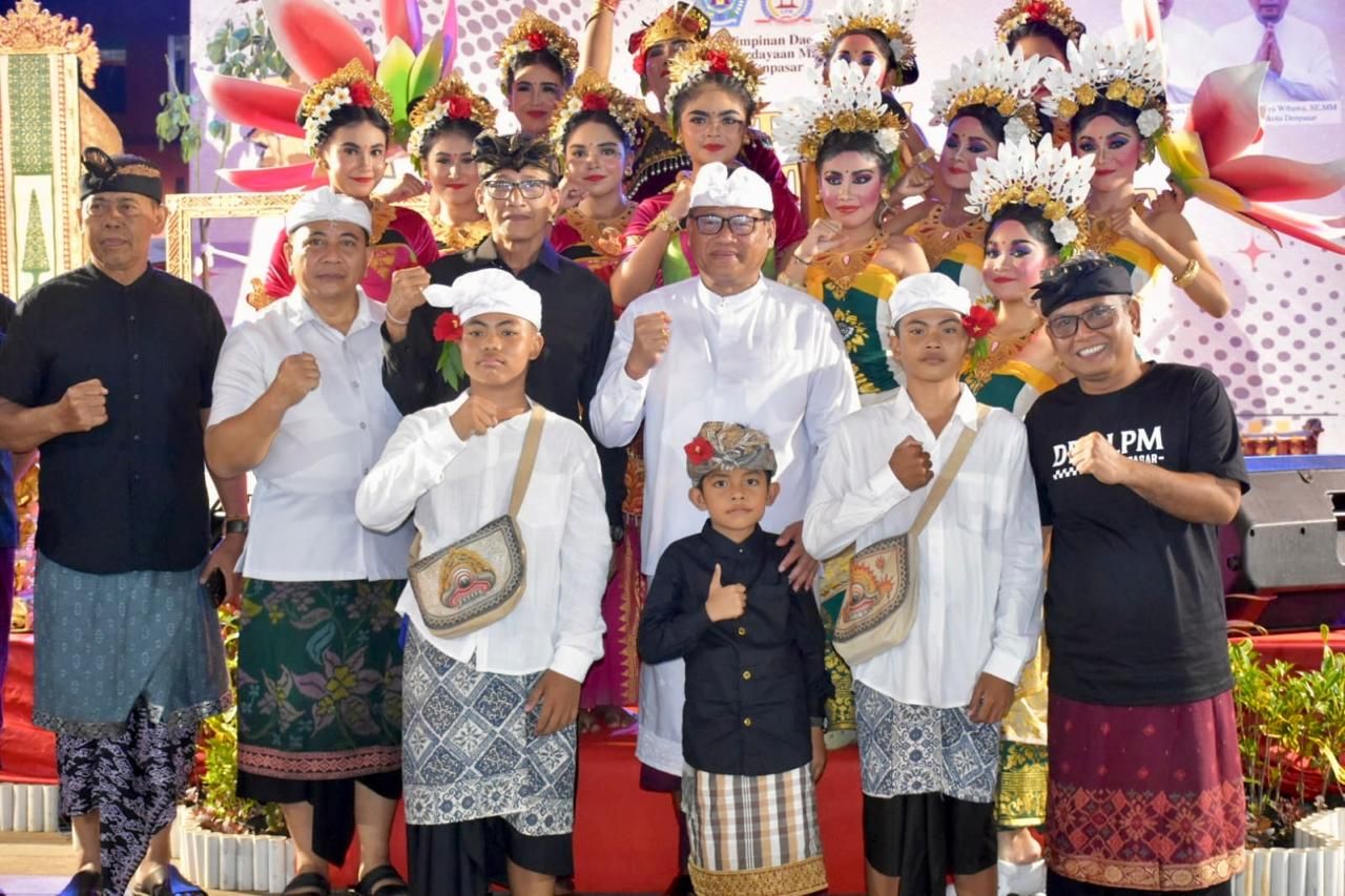 podiumnews.com-Gotong Royong Denpasar Kampanyekan Kebersihan Lewat Seni