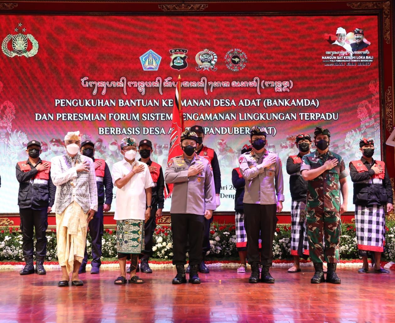 podiumnews.com-Kapolri Kukuhkan Bankamda dan Sipandu Beradat, Jaga Kekayaan Desa Adat di Bali